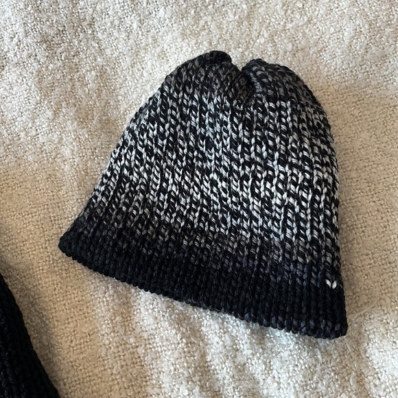 Handmade Knit Baby Beanies - Picture 3 of 3